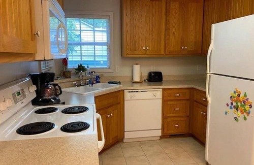 Athens House | Butler Cottage, Pet Friendly, Walk to the brewery.