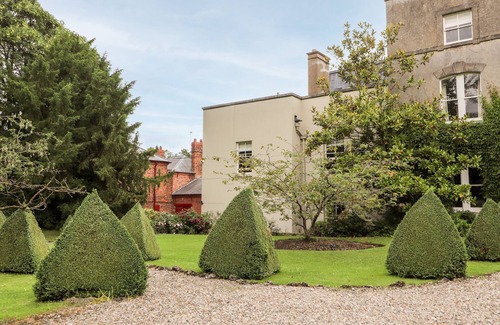 Wrexham Cottage | BUTLER'S FLAT, character holiday cottage in Cefn Park Estate