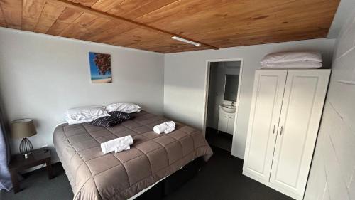 Oakura Hotel | Butlers Reef Accommodation
