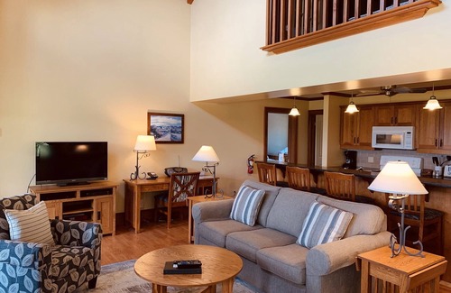 Port Stanton Cottage | Butlers Ridge Cottage- Lakefront Property on Sparrow Lake