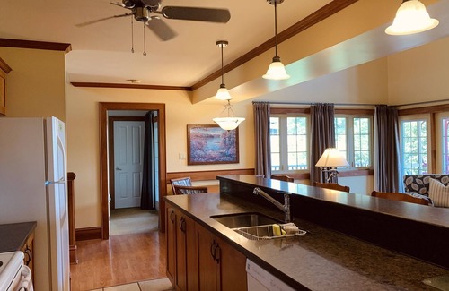 Port Stanton Cottage | Butlers Ridge Cottage- Lakefront Property on Sparrow Lake