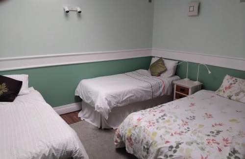 Broadway Bed & Breakfast | Butlers (St Ivers House)