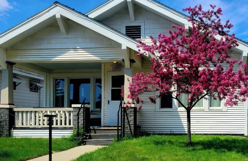 Butte House | Butte Bungalow Home, Close to uptown- 2 bdrm, 2 bath, No Cleaning fee