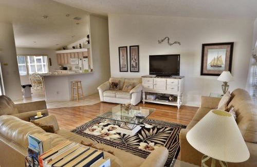 Biggar Villa | Buttercream Villa