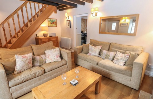 Great Longstone Cottage | BUTTERCUP COTTAGE, pet friendly, with open fire in Great Longstone