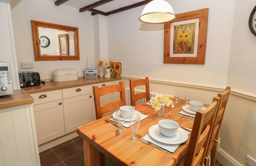 Great Longstone Cottage | BUTTERCUP COTTAGE, pet friendly, with open fire in Great Longstone