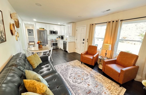 Winston - Salem House | Buttercup Hideaway; Cozy oasis near WFU, Reynolda Gardens & Historic Graylyn