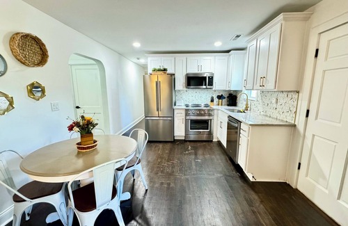 Winston - Salem House | Buttercup Hideaway; Cozy oasis near WFU, Reynolda Gardens & Historic Graylyn