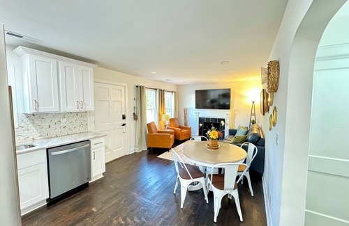 Winston - Salem House | Buttercup Hideaway; Cozy oasis near WFU, Reynolda Gardens & Historic Graylyn