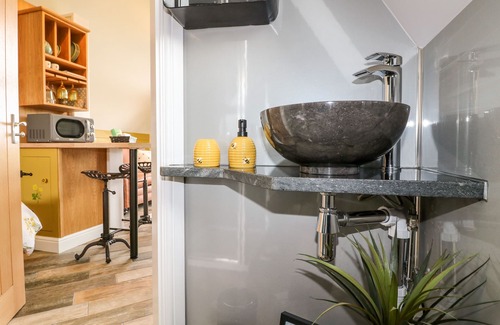 North Wheatley Cottage | Buttercup Lodge