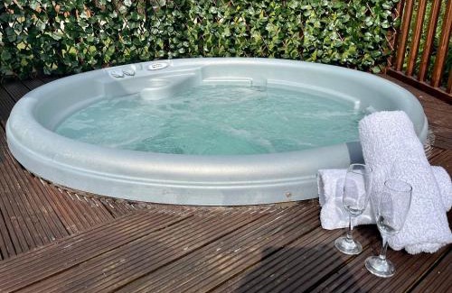 Malton Cabin | Buttercup Lodge With Hot Tub