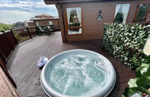 Malton Cabin | Buttercup Lodge With Hot Tub