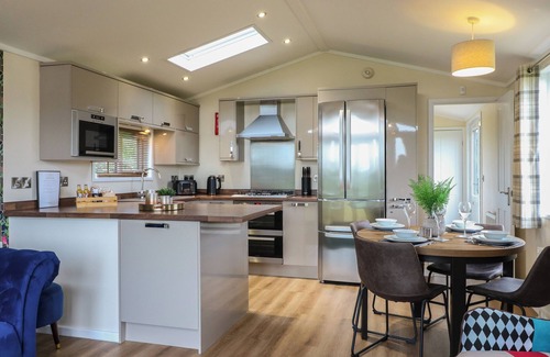 Swadlincote Cottage | BUTTERCUP, with hot tub in Donisthorpe