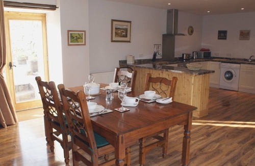 Moretonhampstead Cottage | BUTTERDON BARN, pet friendly, with hot tub in Moretonhampstead
