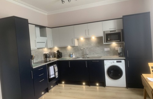 Inverness City Centre Apartment | Butterfly Apartment with Parking