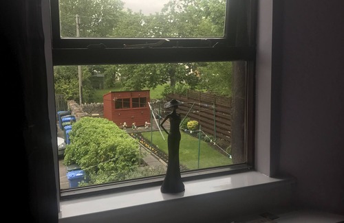 Inverness City Centre Apartment | Butterfly Apartment with Parking