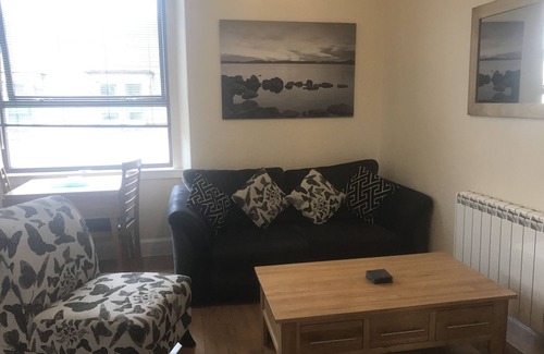 Inverness City Centre Apartment | Butterfly Apartment with Parking