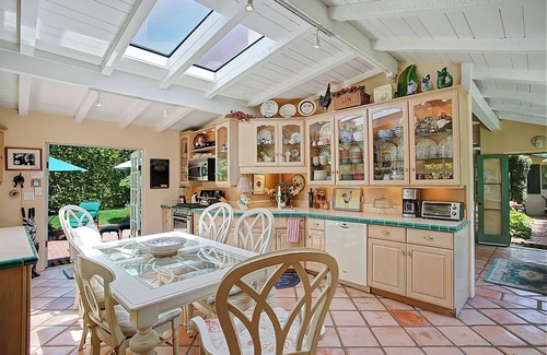 Montecito House | BUTTERFLY BEACH HOUSE.3MIN WALK TO BUTTERFLY BEACH & VILLAGE,8 MIN BILTMORE