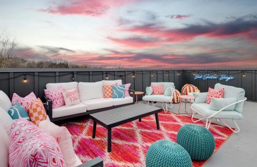 Maplewood Heights House | Butterfly BNB~Modern Luxury~Giant Rooftop~9Min DT