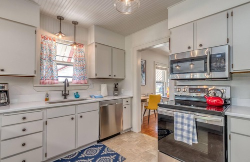 Grand Junction House | Butterfly: Bright Bungalow Near CMU & Parks