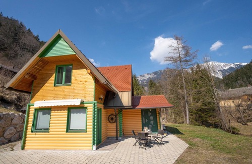 Trzic House | Butterfly Cottage By The Creek