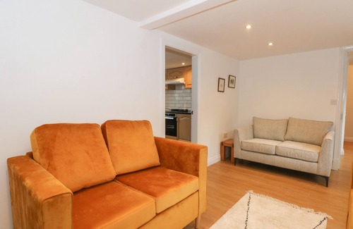 Rawtenstall Cottage | BUTTERFLY COTTAGE, family friendly, with a garden in Rossendale