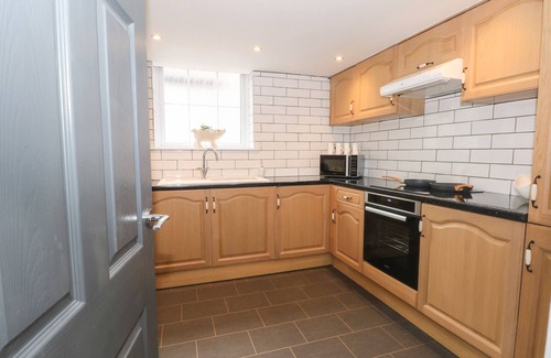 Rawtenstall Cottage | BUTTERFLY COTTAGE, family friendly, with a garden in Rossendale