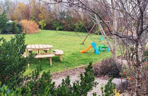 Roscoe Apartment | Butterfly Guesthouse - Entire Home within 5km of Galway City