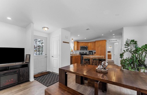 Bala House | Butterfly Hideaway in Muskoka Lakes