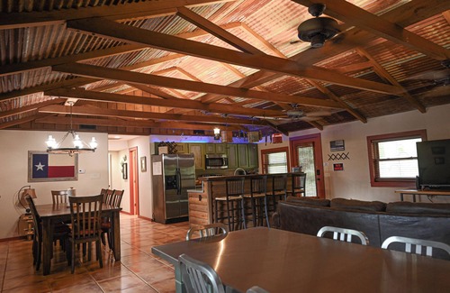 Edom House | Butterfly Lake House - Arcridgeranchresort.com