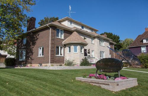 Niagara Falls Bed & Breakfast | Butterfly Manor