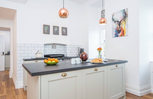 St Ishmaels House | Butterhill Grange, Holiday Home St Ishmaels, Near Dale, Sleeps 18, 8 bedrooms, bathrooms