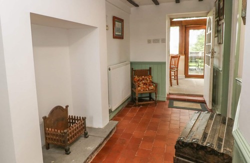 Tunstall Cottage | BUTTERLANDS FARMHOUSE, pet friendly, with open fire in Biddulph