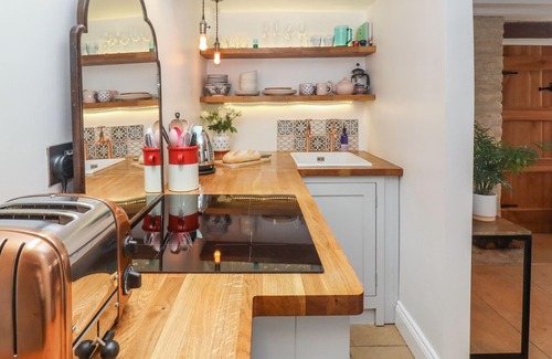 Rodborough House | BUTTERROW GATE, pet friendly, character holiday cottage in Stroud