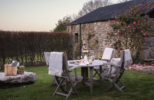 Sticklepath Cottage | BUTTERWELL COTTAGE AT COLLIHOLE, with open fire in Chagford