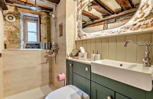 Shaftesbury House | Button Cottage - Gold Hill