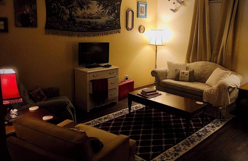 Batesville Apartment | Button's Apartment-Cozy vintage-style 2-bedroom place in historic Batesville