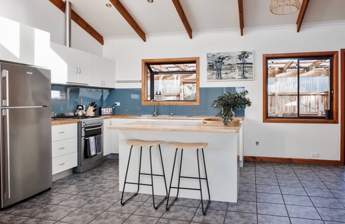 Bungaree House | Buttons By The Beach (beach house on King Island)