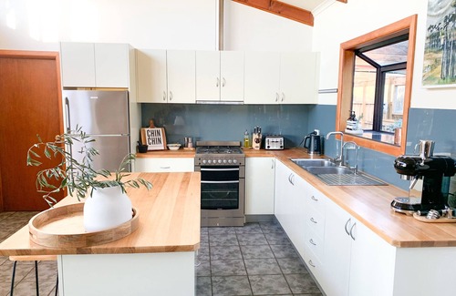 Bungaree House | Buttons By The Beach (beach house on King Island)