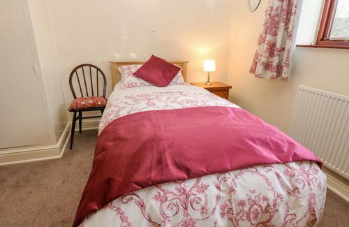 Honley Cottage | BUTTS COTTAGE, character holiday cottage in Farnley Tyas