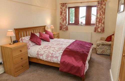 Honley Cottage | BUTTS COTTAGE, character holiday cottage in Farnley Tyas