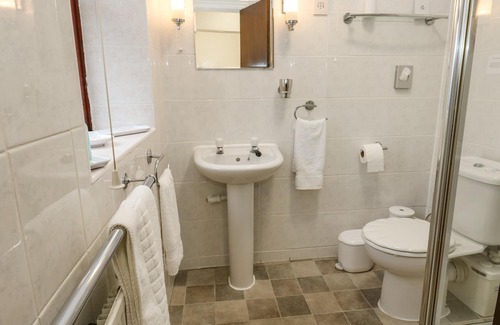 Honley Cottage | BUTTS COTTAGE, character holiday cottage in Farnley Tyas