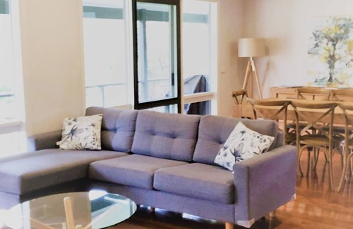 Buxton House | BUXTON BEAUTY - Central location, river views