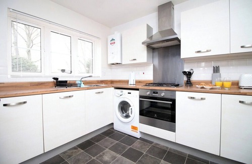 Wootton Bassett House | Buxton Way by Tŷ SA - 3 bedroom house