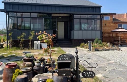 Buyeo House | Buyeo Eoksae Jeongwon Pension