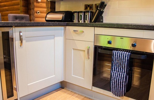 Pickering Ski Chalet | Buzzard Lodge - sleeps 4 | Hot Tub, Dog Friendly | 4* Gold Award