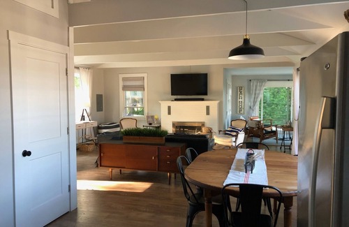 Bliss Corner House | Buzzards Bay Cottage w/water views and beach pass.