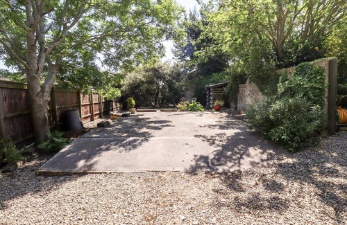 Morpeth Cottage | BUZZARDS REST, family friendly, character holiday cottage in Morpeth