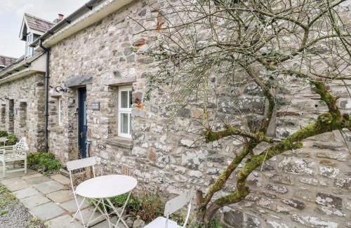 Llandeilo House | Buzzards Watch