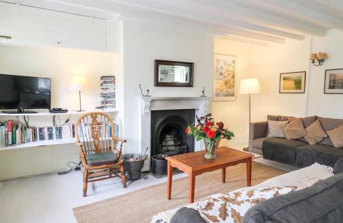 Llandeilo House | Buzzards Watch